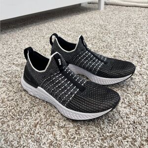 Nike Women’s 11 Phantom Run